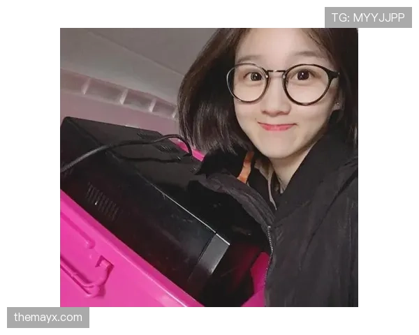 张本智和赛场冷若冰霜，街拍却像精修偶像，哪来的两副脸