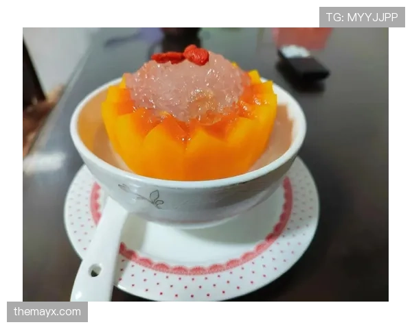 黄雅琼的日常：凌晨四点练完体能，顺手给老公煲了锅燕窝